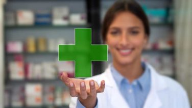 Jolie petite ville de la Sarthe, pharmacie de quartier